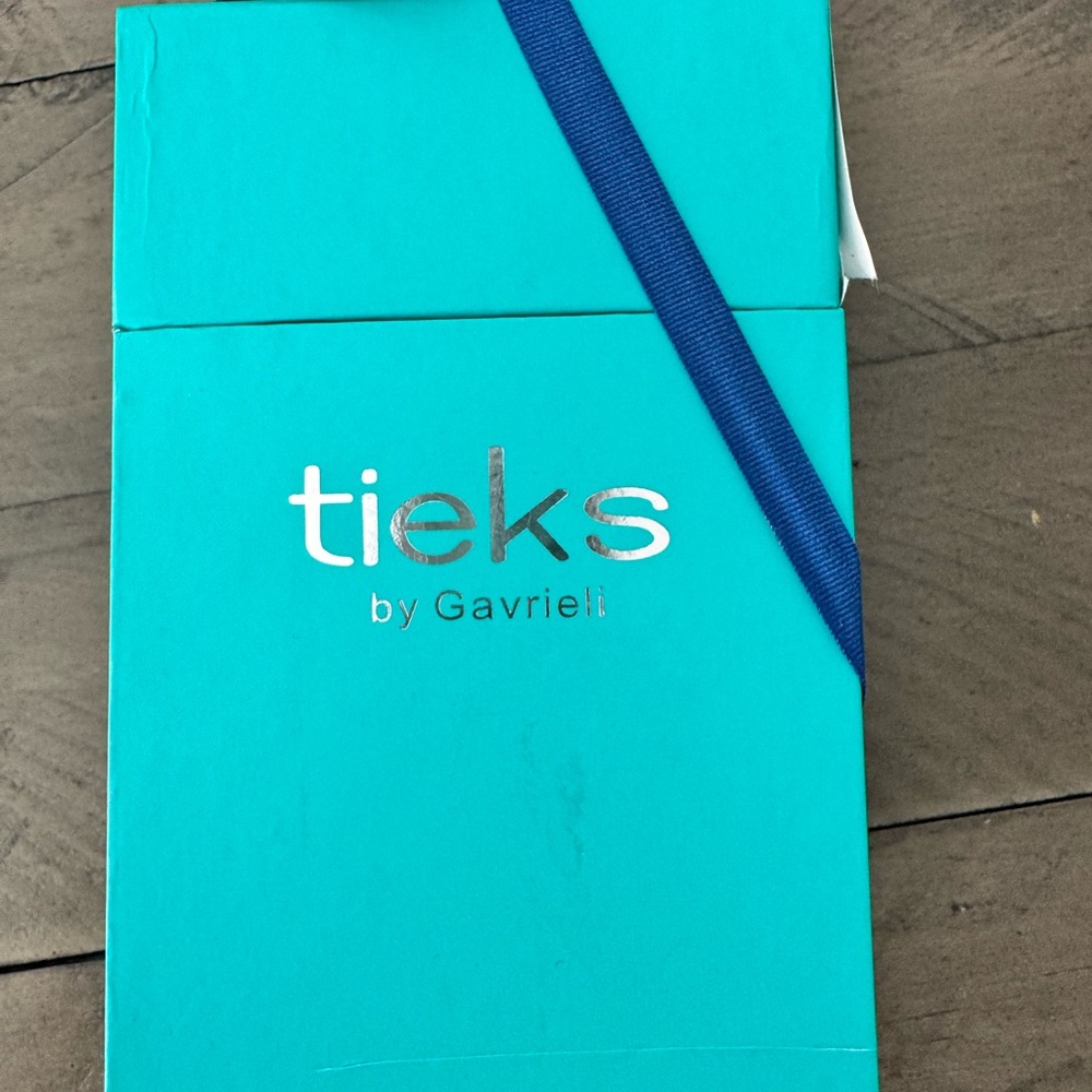 Tieks Biscotti patent leather brand new in box with flower